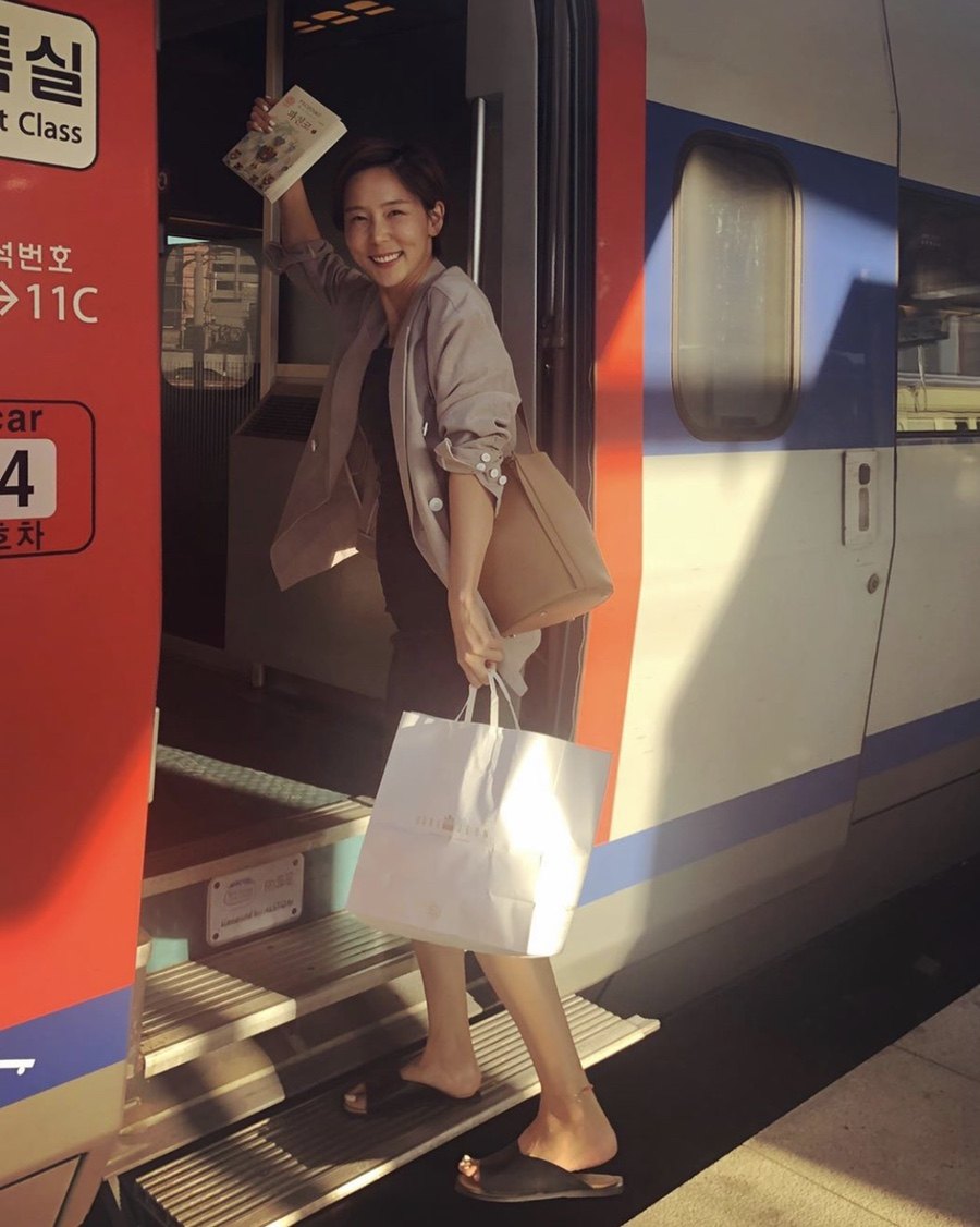 小众真皮新款2020潮网红春夏水桶包 微芭莎女士包袋