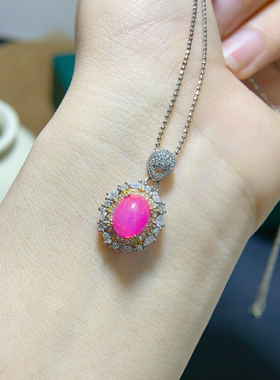 鸽血红天然粉欧泊项链 吊坠蛋形宝石颈饰 银镀18K金镶嵌钻石吊坠