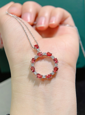 纯天然红蓝宝吊坠5A级宝石，尺寸3*4mm925银精工镶嵌，厚重用银