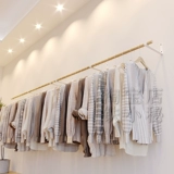 L одежда для девочек, нижнее белье, физический магазин, настенная витрина для магазина одежды, витрина, полка, комбинированный реквизит, настенная вешалка для одежды