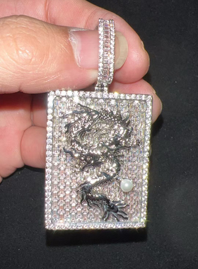 龙牌珠宝龙牌吊坠珍珠T方钻微雕满钻饰品项链吊坠