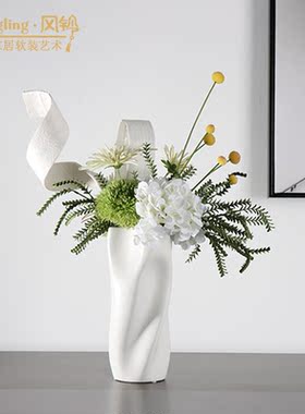 现代轻奢白色陶瓷仿真花样板间