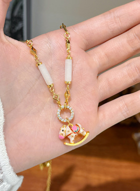 夏季多巴胺可爱百搭时尚精致彩色滴油珐琅木马项链轻奢高级感锁骨