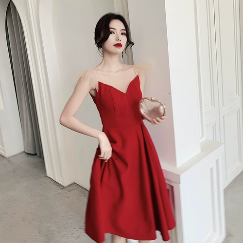 Красное вечернее платье, коллекция 2022, V-образный вырез, по фигуре