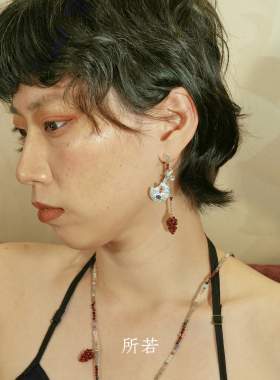 葡萄藤与月琴刺绣布耳环