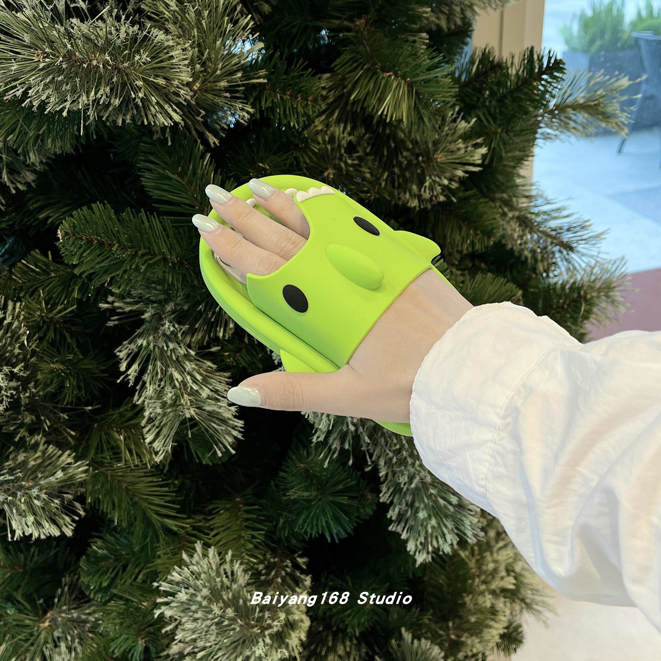 卡通可爱绿色鲨鱼拖鞋适用iPhone14promax手机壳14pro新款苹果13硅胶12创意11小众全包防摔保护套14女款,淘宝优惠券,粉丝福利购,淘宝优惠卷