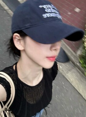 一顶棒球帽子，女显脸小！鸭舌帽