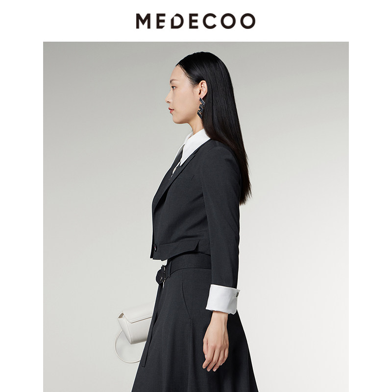 MEDECOO/墨蒂珂2025秋季新款衬衫领拼接假两件截短外套女MID31105,淘宝优惠券,粉丝福利购,淘宝优惠卷