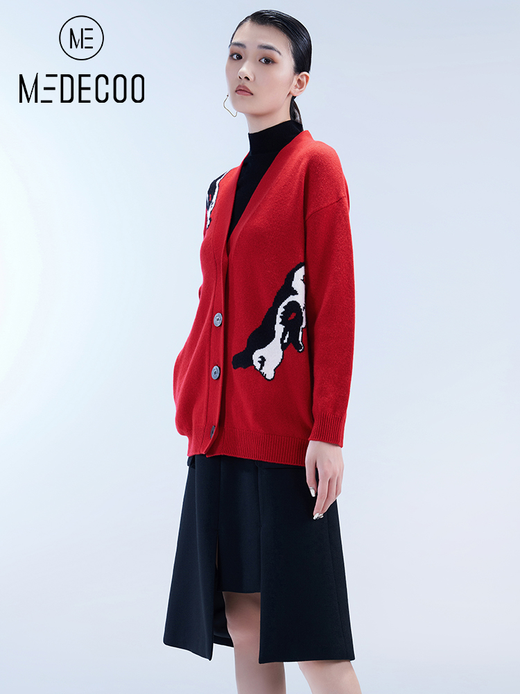 MEDECOO/墨蒂珂2022冬季新品 红色生肖款羊毛针织开衫女MGD40209 - 图1