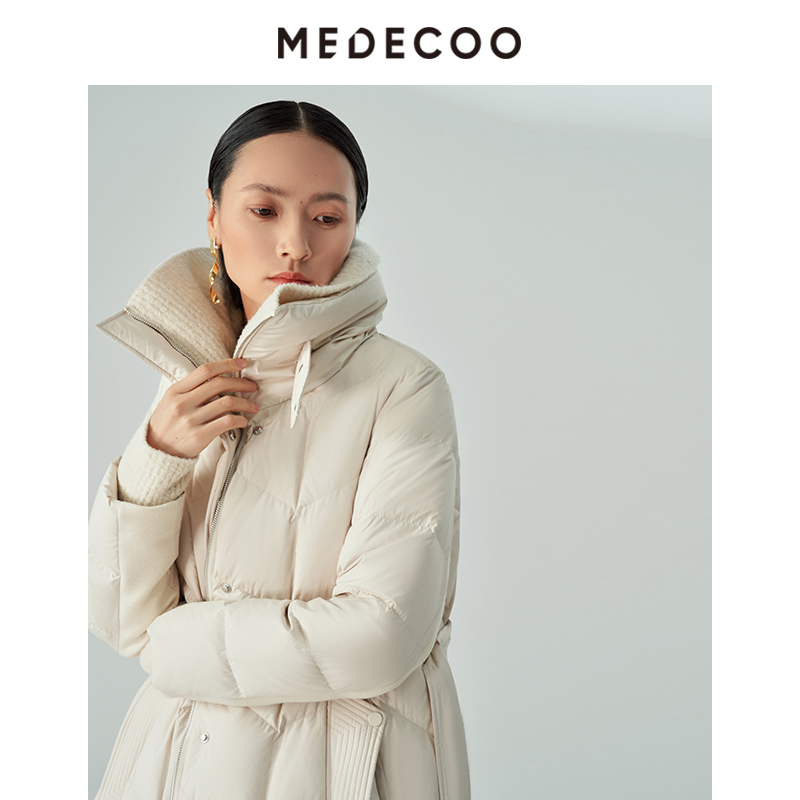 MEDECOO/墨蒂珂2025冬新品螺纹拼接A字长款过膝保暖白鸭绒羽绒服 - 图1