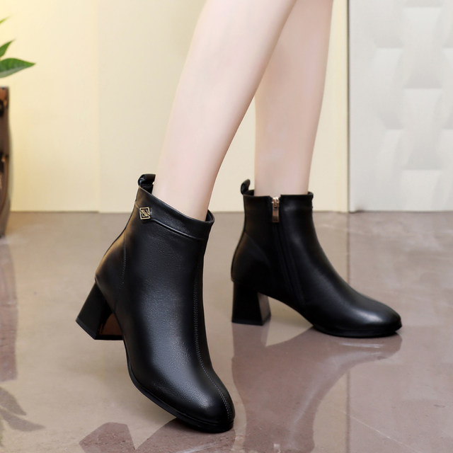 Lambskin thick heel short boots for women, fashionable and versatile boots