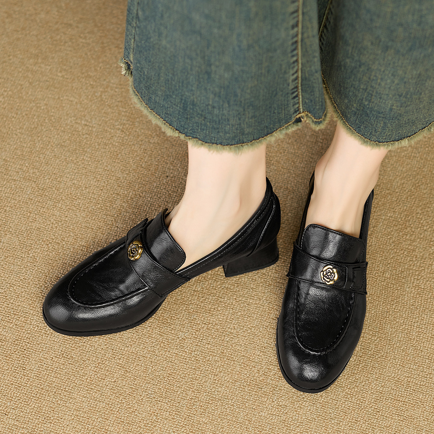Metal buckle thick medium heel single shoes large size leather shoes 41-43