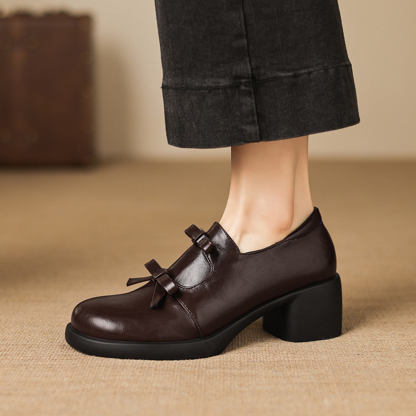 ladyblack蝴蝶结深口单鞋女粗高跟小皮鞋圆头乐福鞋大码单鞋41-43,淘宝优惠券,粉丝福利购,淘宝优惠卷