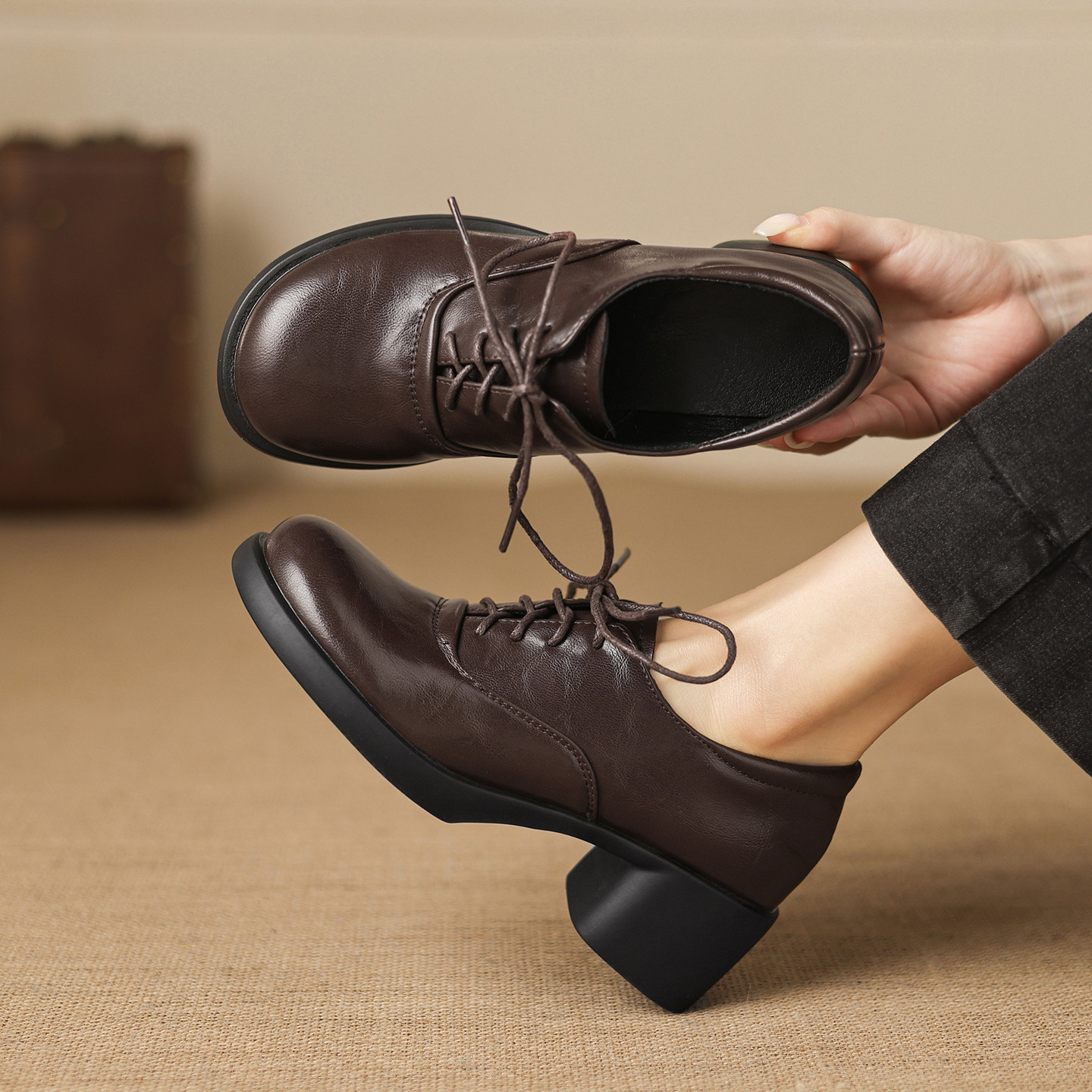 ladyblack复古系带深口单鞋女高粗跟小皮鞋法式圆头大码女鞋41-43,淘宝优惠券,粉丝福利购,淘宝优惠卷