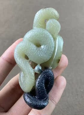 新疆和田玉籽料俏色场场赢腰缠万贯手把件