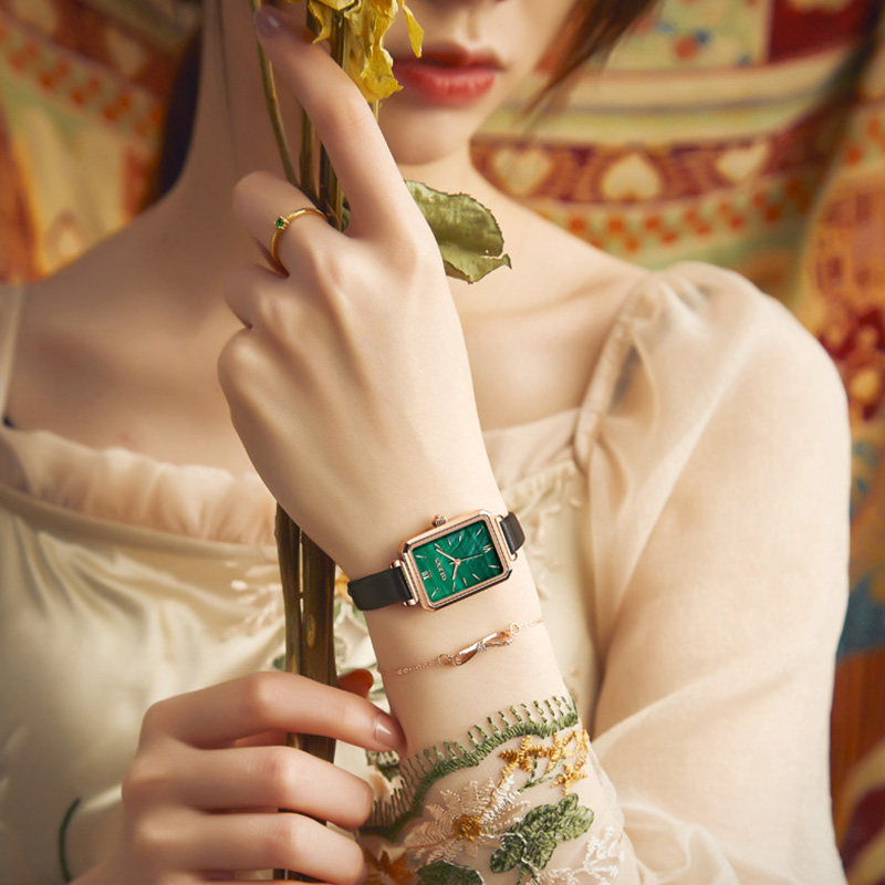 2020年新款女士方形简约气质小绿表 亚地亚国产腕表