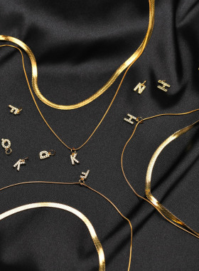 26个英文字母闪钻吊坠蛇骨链