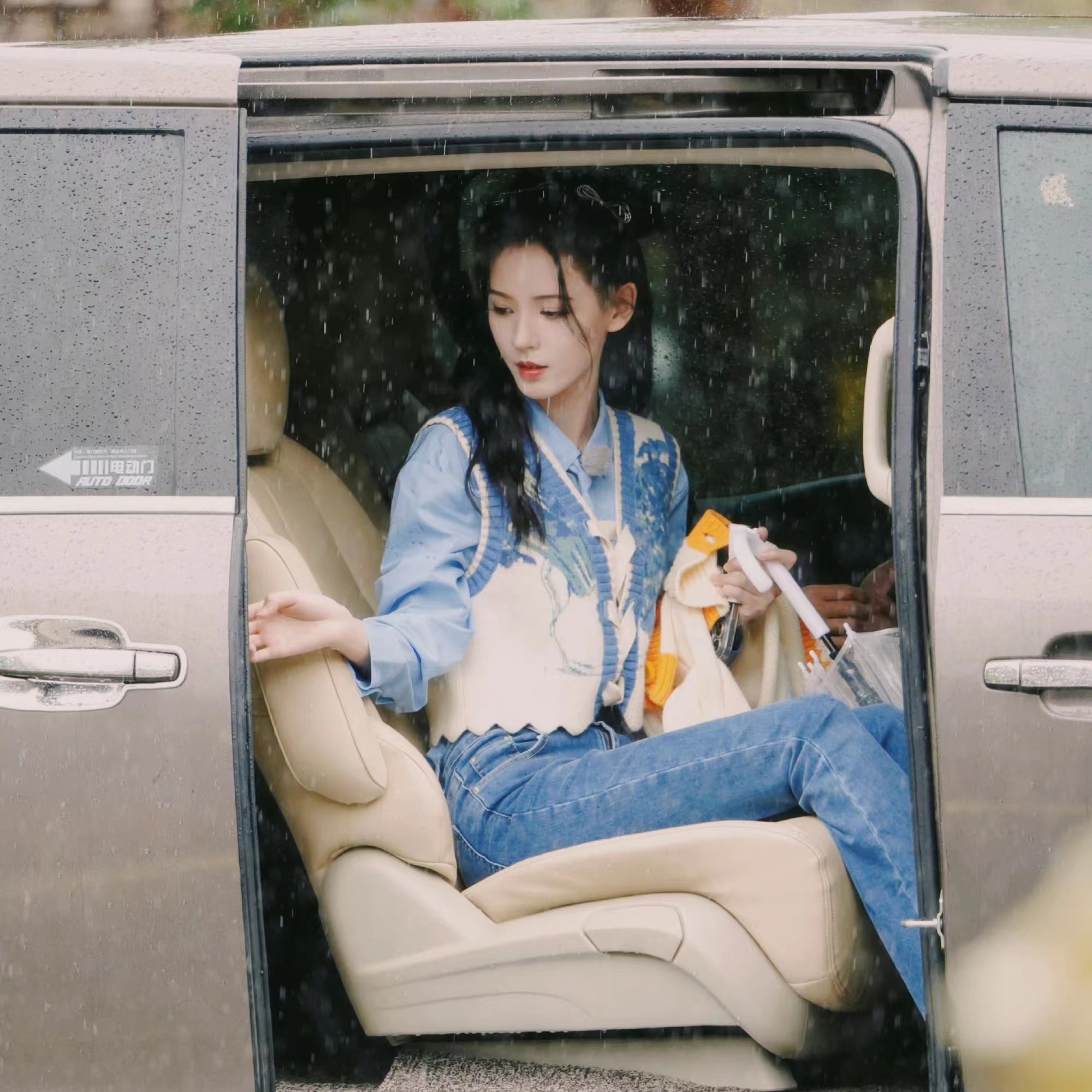 梵高艺术静美如秋叶春秋张予曦明星同款毛衣背心复古慵懒设计感