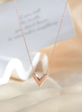 气质简约字母V字钛钢项链玫瑰金光板锁骨链女款饰品配饰颈链潮流