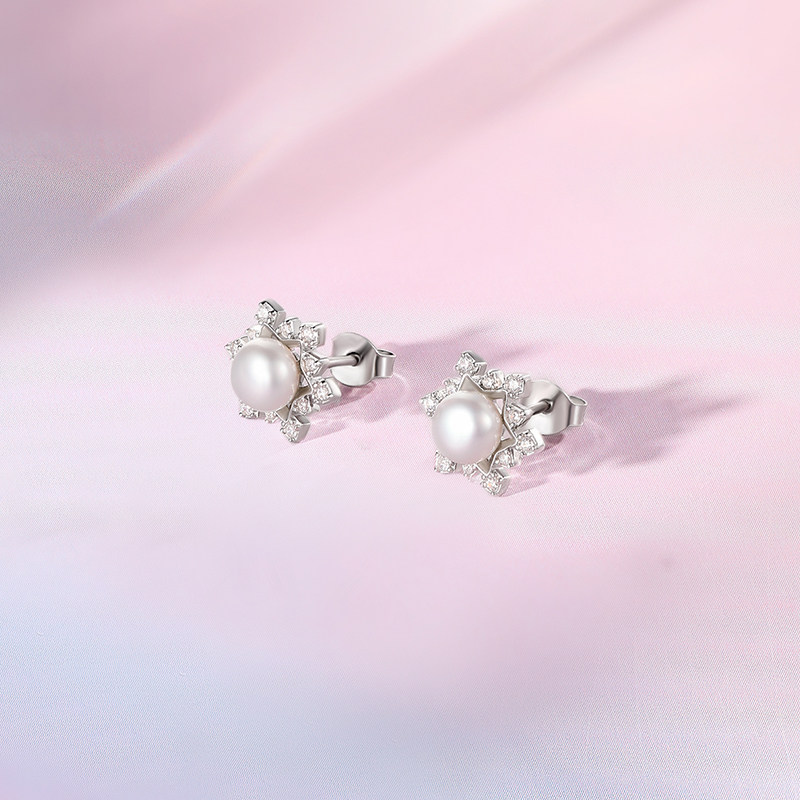 周六福S925纯银珍珠耳饰女冬日恋歌法式优雅雪花耳钉送女友礼物,淘宝优惠券,粉丝福利购,淘宝优惠卷