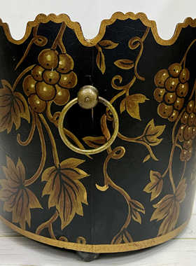 现纽约下城公园小雏鹰花器火焰边