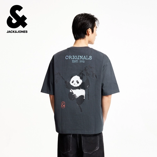 Летняя базовая приятная телу футболка, свободный крой, короткий рукав, с вышивкой