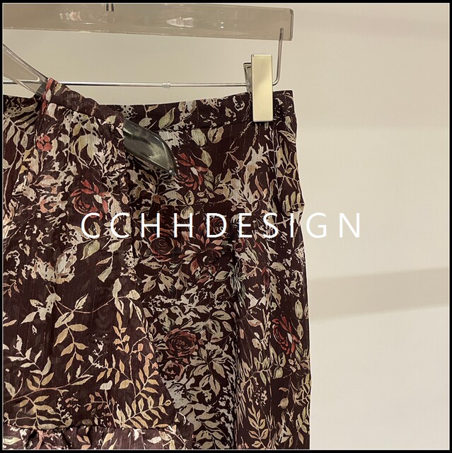 ເຄື່ອງນຸ່ງຜູ້ຍິງເອີຣົບ 2026 Summer New French Retro Floral Waist Vest Irregular Slimming Versatile Suit