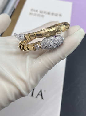 18k金蛇形手镯女款宽版灵蛇开口手镯高级感配饰蛇骨微镶培育钻石