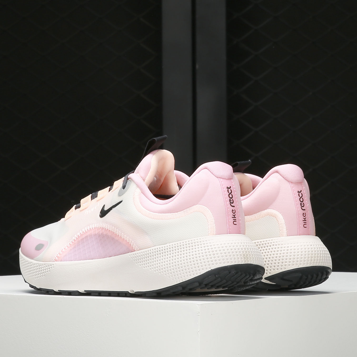 Nike/耐克正品 REACT ESCAPE RN 春季女子跑步鞋 CV3817-106 - 图1