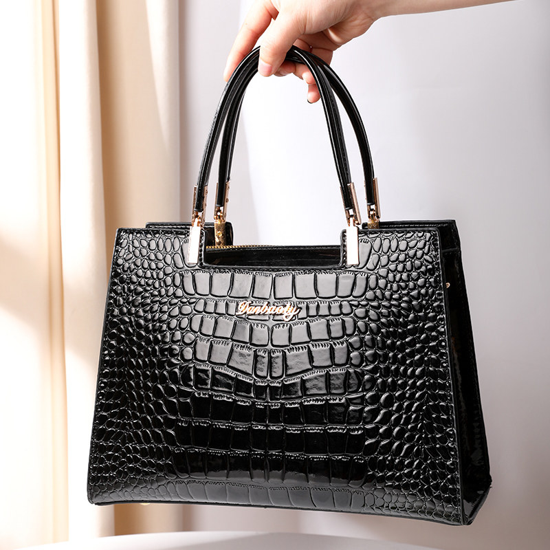 母亲节礼物送妈妈生日实用高档适合给婆婆中年女士的惊喜包包礼盒