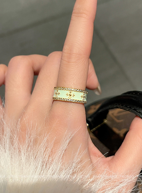 小香风花纹十字架戒指女