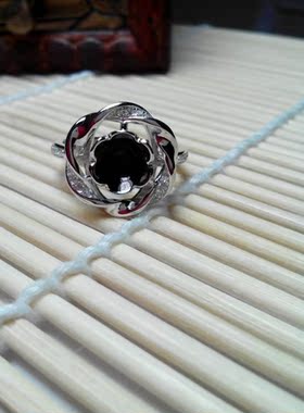 925银镶水钻蓝珀环形花纹戒指托