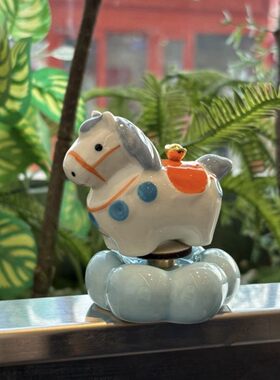 林呈陶瓷旋转小马桌面装饰摆件