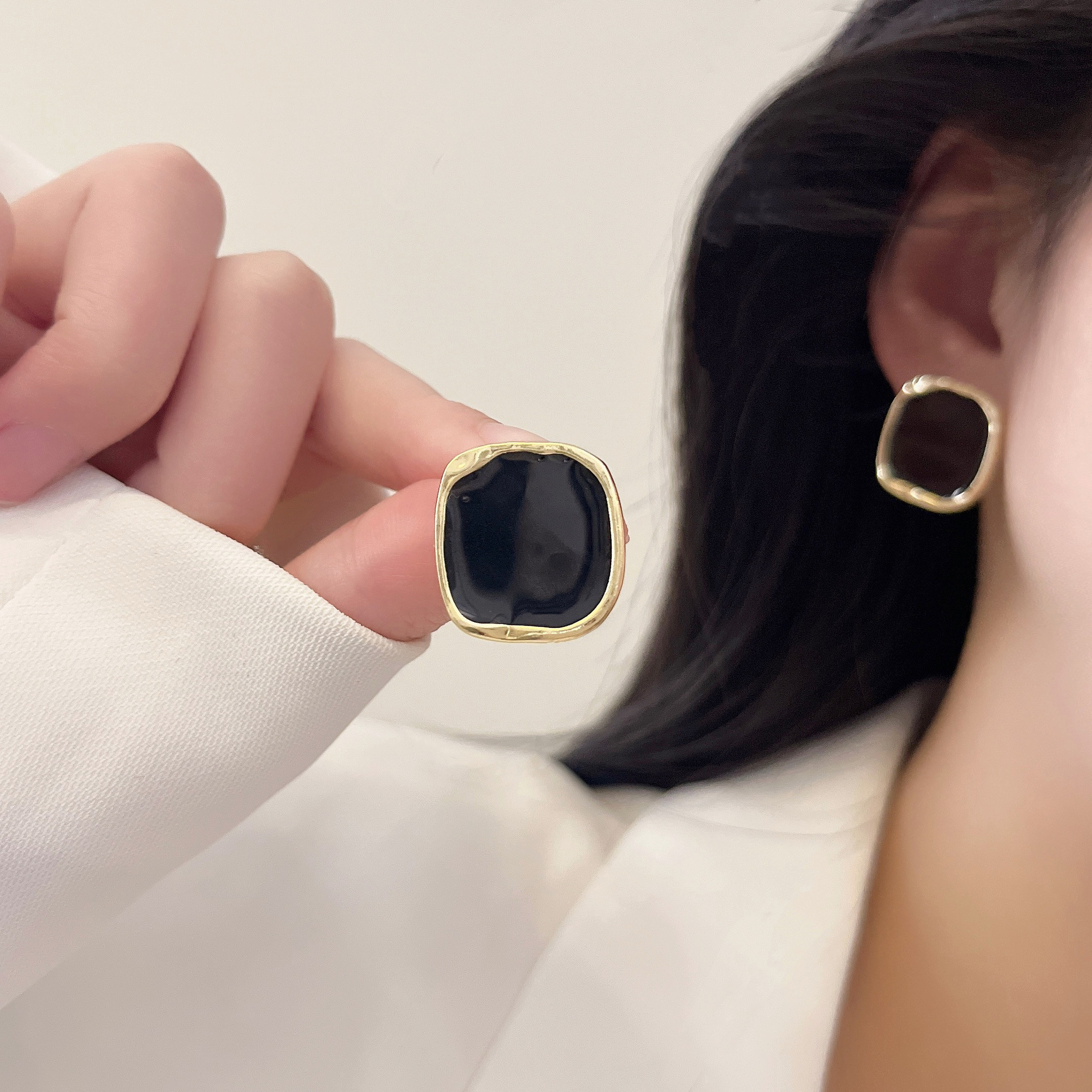 法式复古耳环女2024新款爆款耳钉轻奢小众设计感气质高级耳饰耳夹