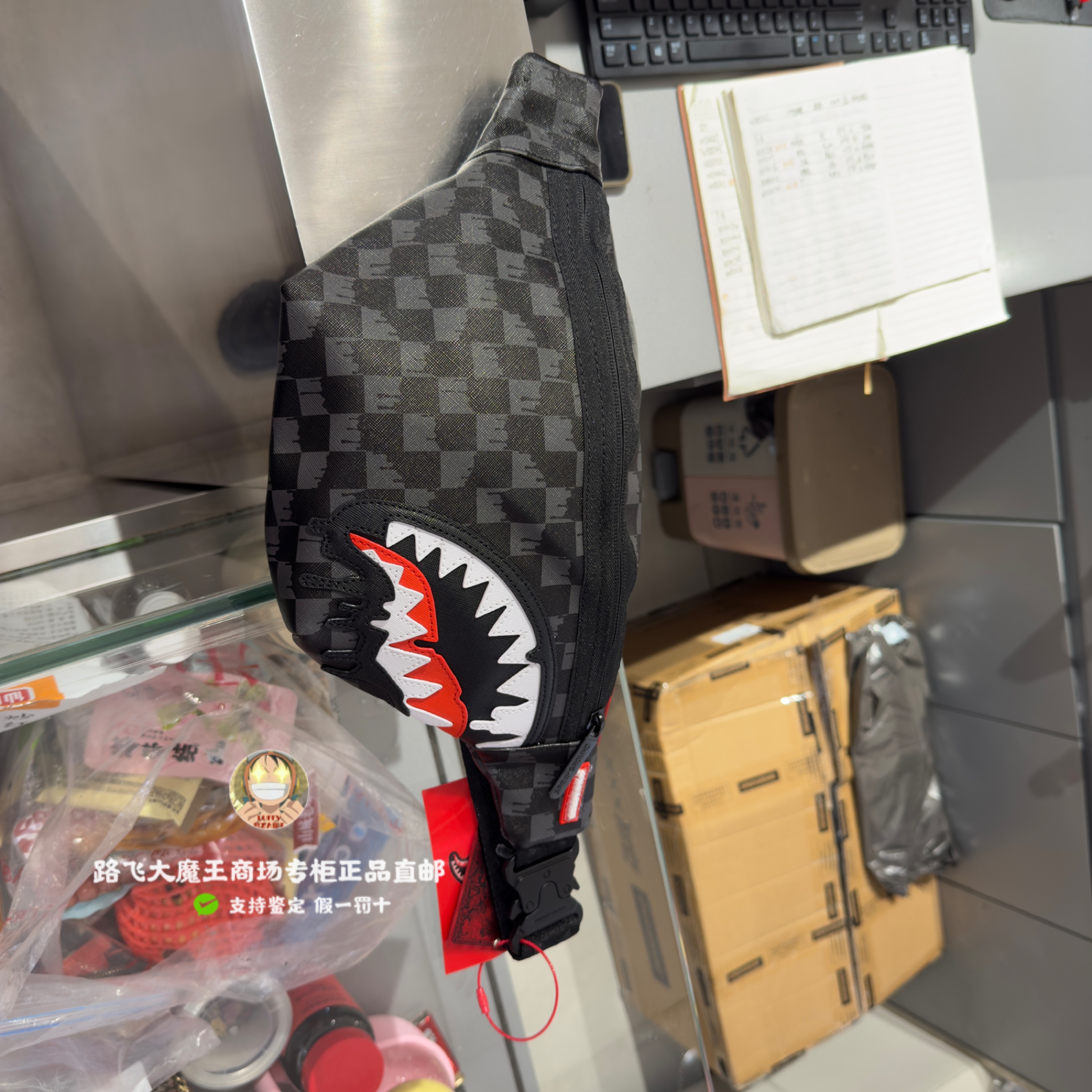 SprayGround专柜正品 腰包男斜挎包女大容量胸包鲨鱼嘴棋盘格包SG - 图0