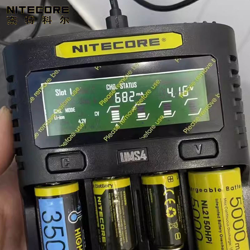 奈特科尔（NITECORE）UMS4智能充电器四槽USB快速充电18650锂电池座充 - 图3