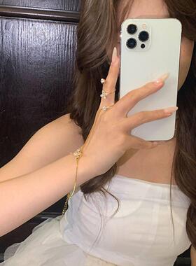 轻奢高级感超闪锆石蝴蝶戒指手链戒指一体式手环小众设计款手饰女