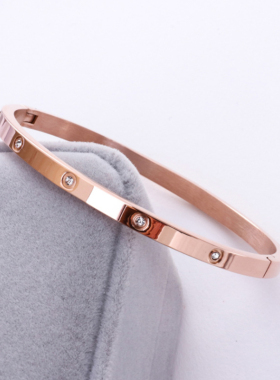 18k玫瑰彩金v金时尚14K四钻卡扣