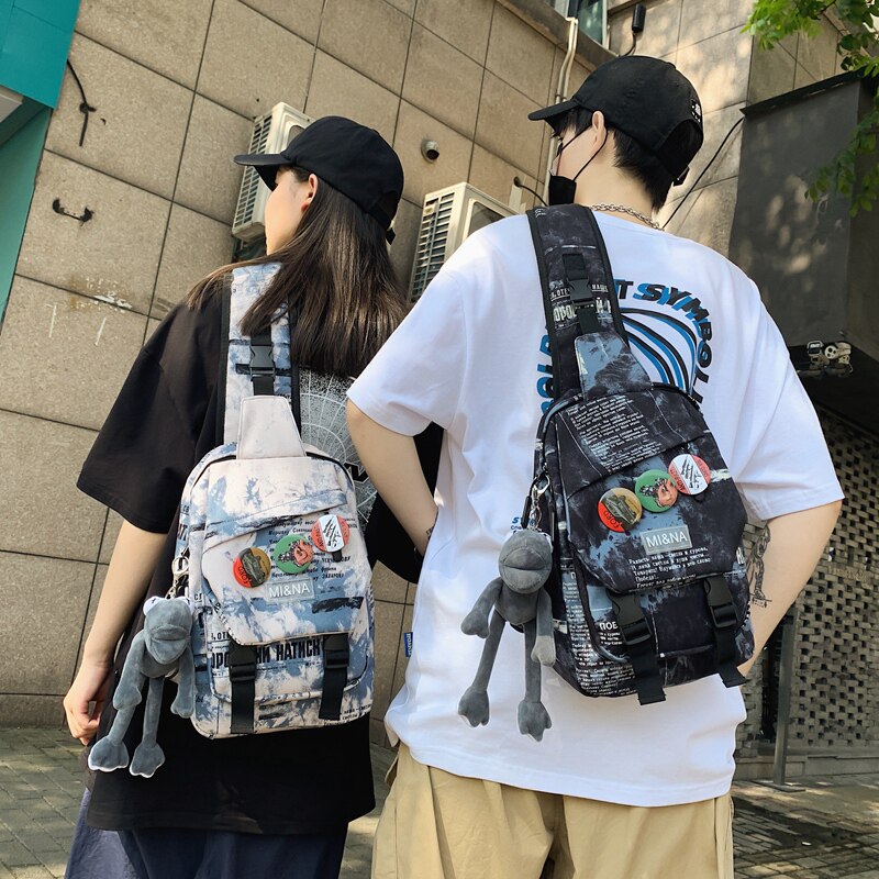 潮牌夏季ins日系学生运动斜挎包 大牙男士包袋