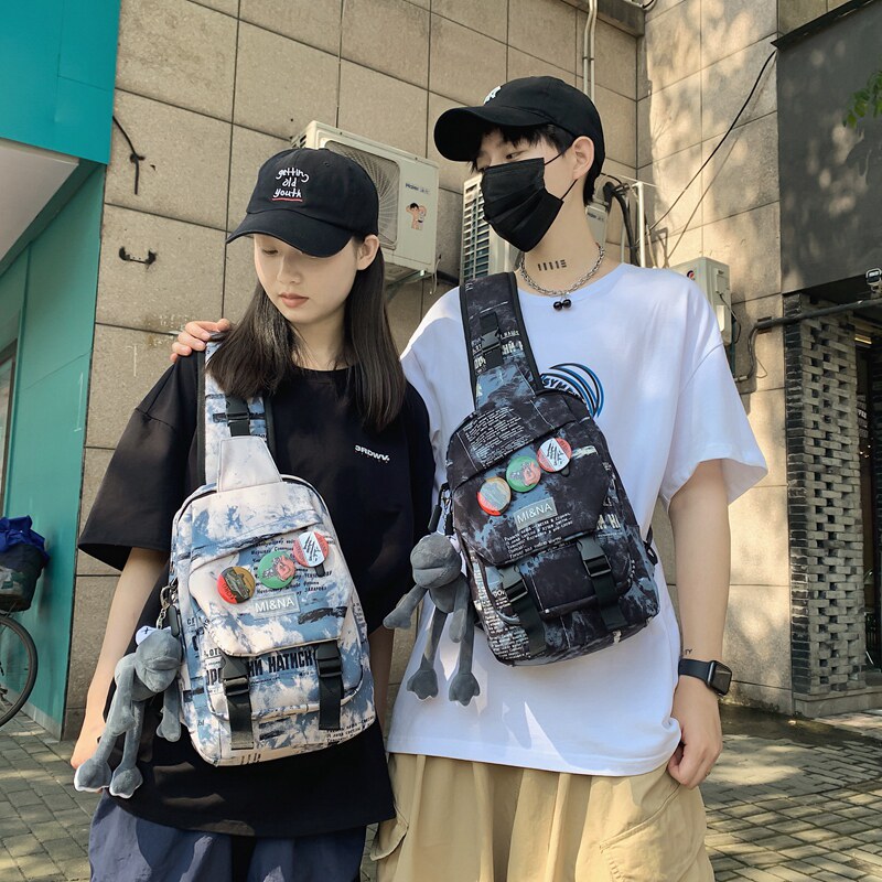 潮牌夏季ins日系学生运动斜挎包 大牙男士包袋