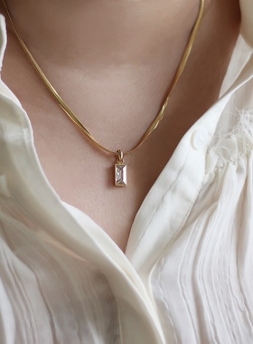 摩洛哥客订一颗白色宝石透亮项链