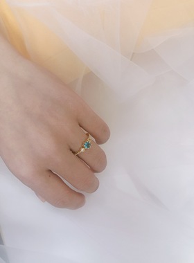 精致金淡蓝色复古戒指古风