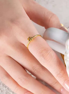 日系精致迷你立体感小花瓣戒指轻奢不掉色包金仿真金中指尾戒无名