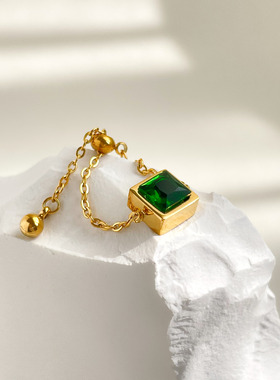 小众设计感巨显白祖母绿戒指