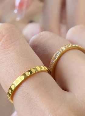 金灿灿显眼包！全员美丽组合叠戴