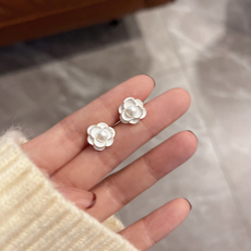Гвоздики 山茶花耳钉女高级感冷淡ins风耳环设计感小众爆款气质耳饰纯银潮
