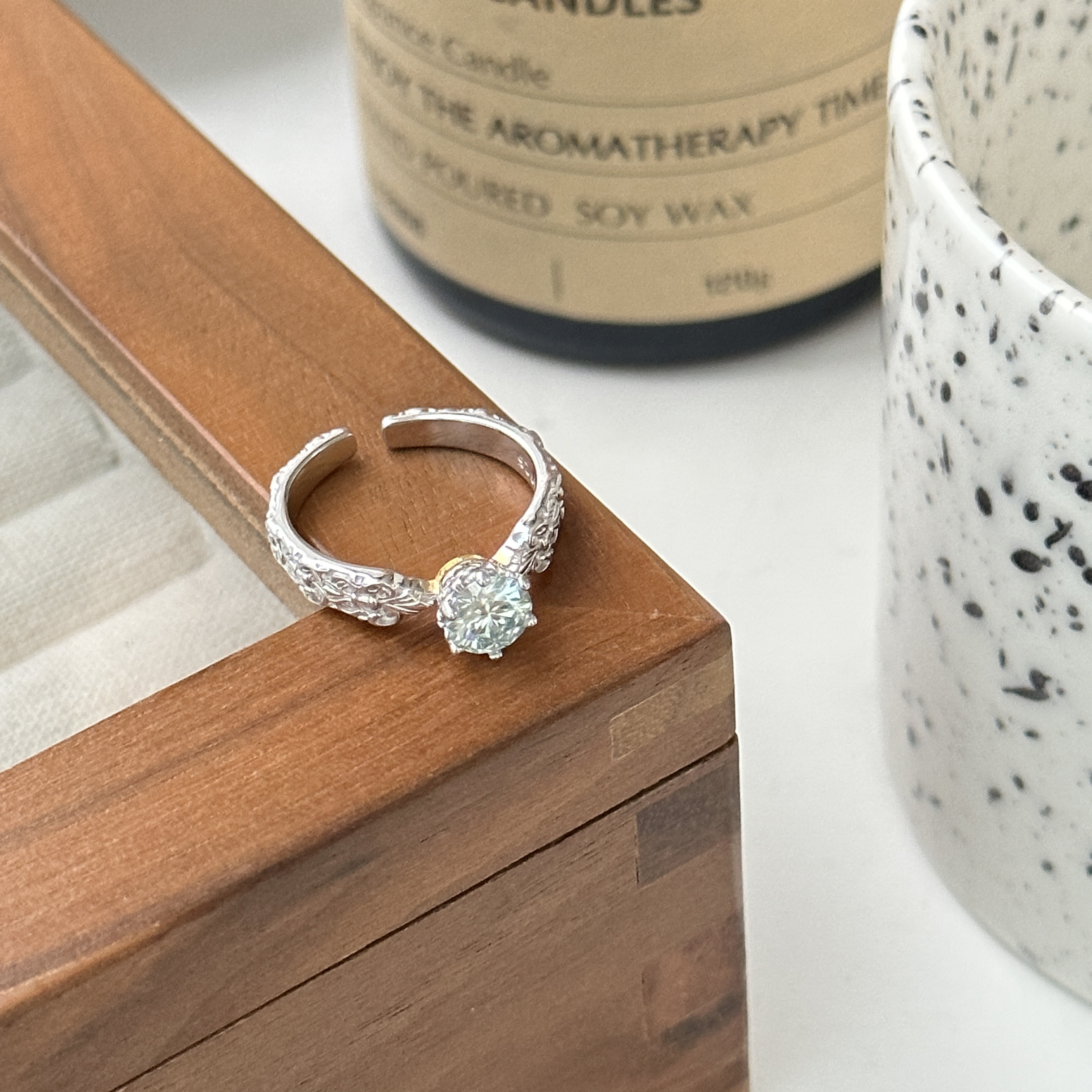 MISS JOJO韩国ins风时尚简约百搭气质皇冠雕花S925纯银莫桑戒指 - 图0