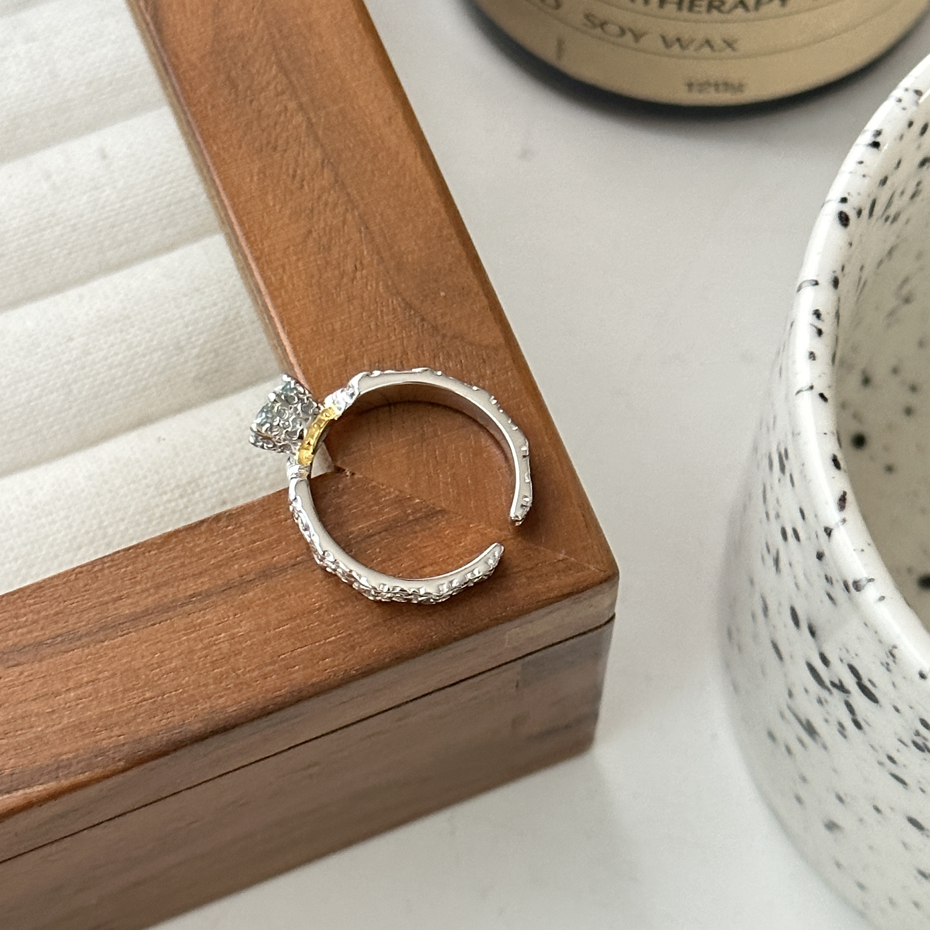 MISS JOJO韩国ins风时尚简约百搭气质皇冠雕花S925纯银莫桑戒指 - 图2