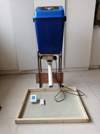 automatic pigeon feeder with timer