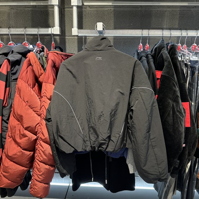 China Li Ning 26 spring and winter new women's loose, warm and comfortable stand-collar casual sports cotton clothing AJMW070